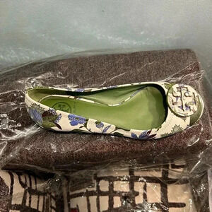 Tory Burch logo flats, new size 8